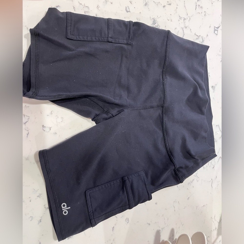 Used black Alo biker shorts size small